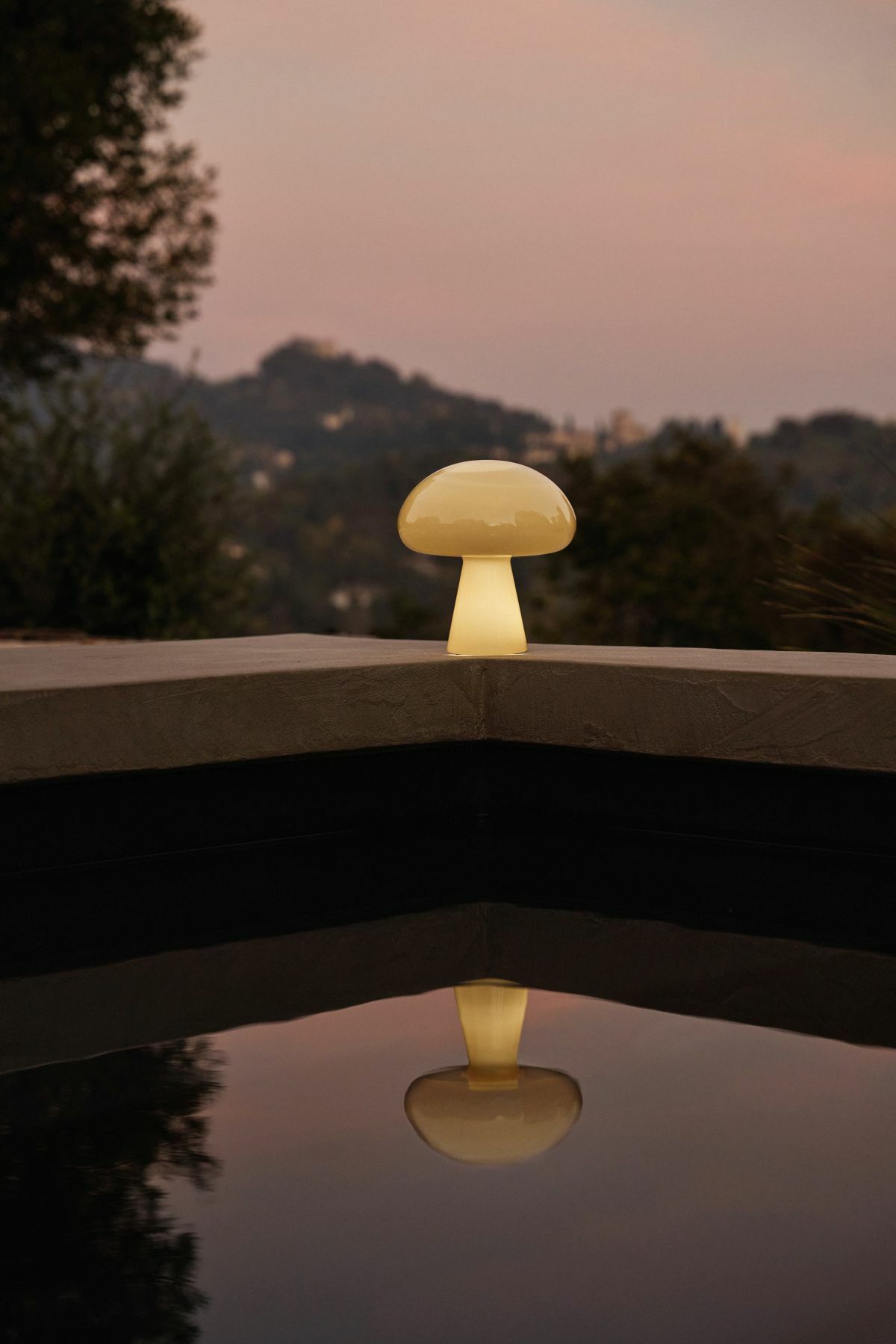 Gubi Obello hordozható lámpa