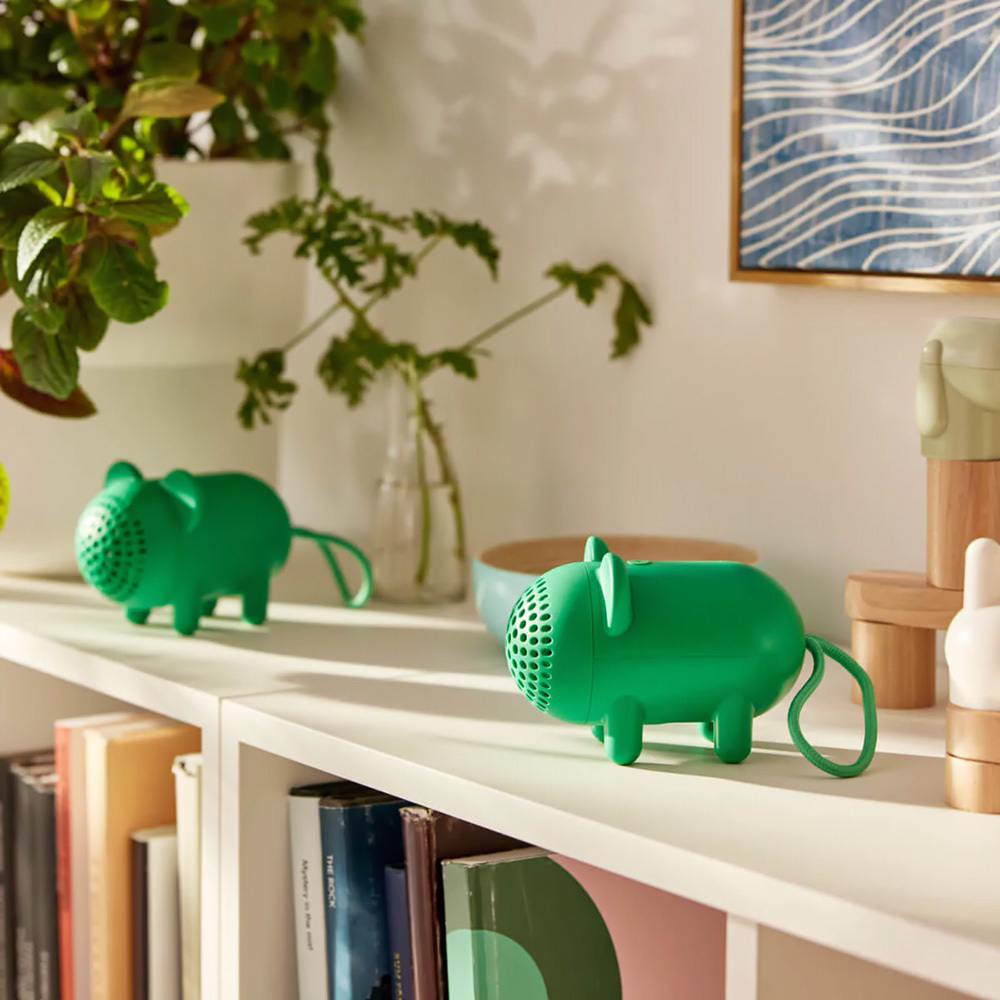 Kis zöld műanyag játék