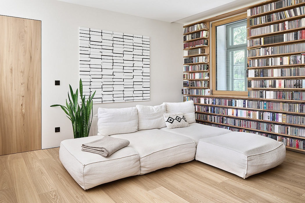 Könyvessarok kanapéval