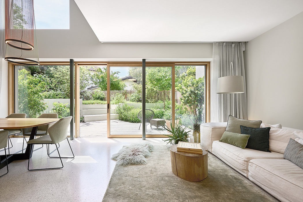 Modern nappali és kert összenyitva