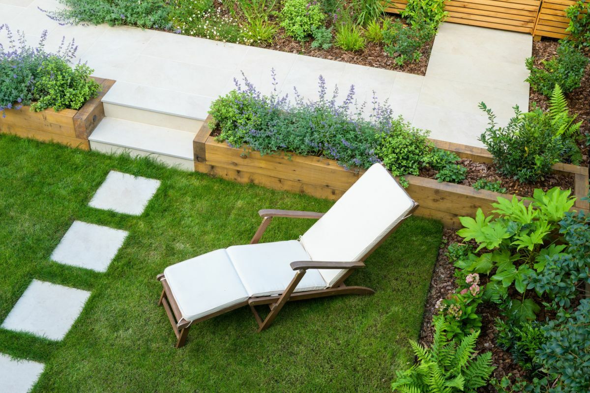 Négyzet alakú beton térkő tipegő