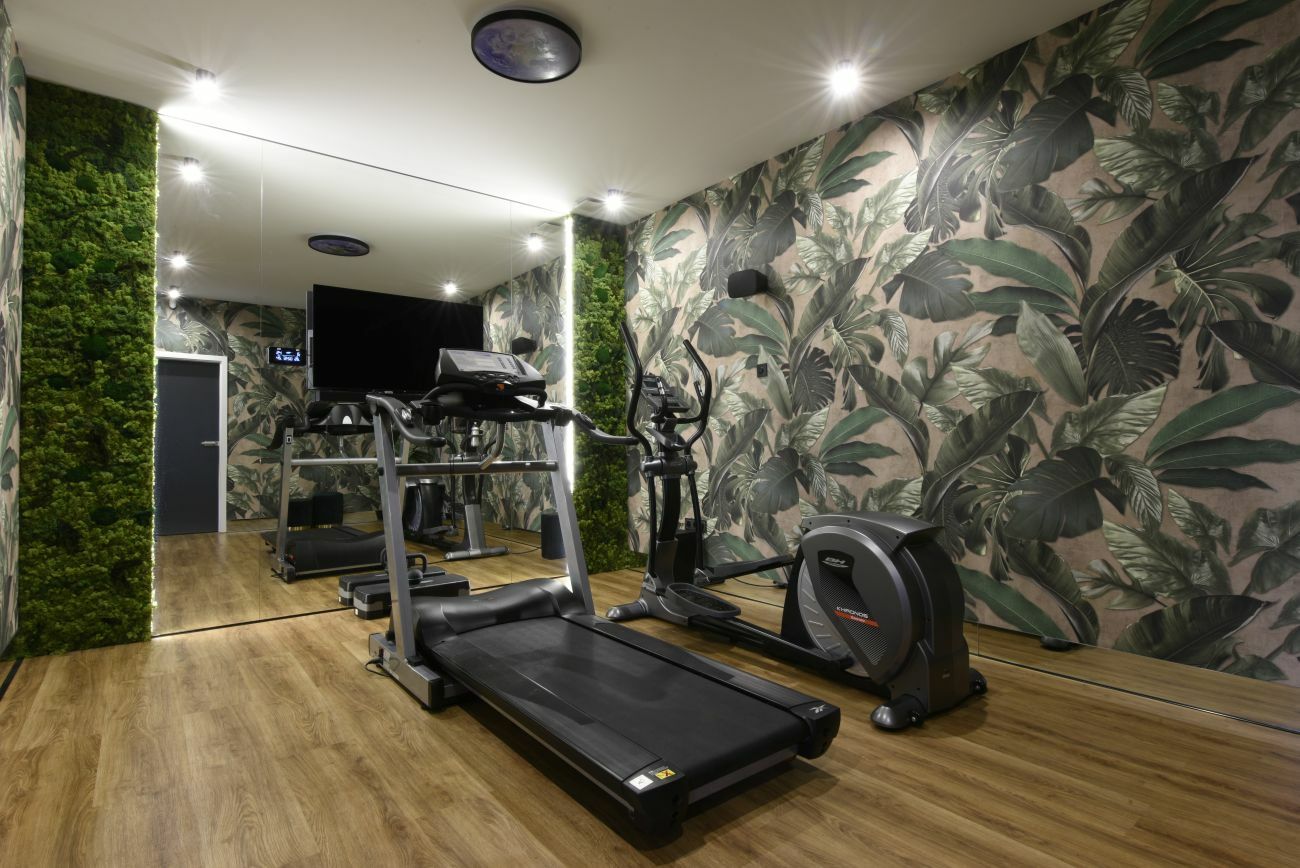 Konditerem dzsungel mintás tapétával