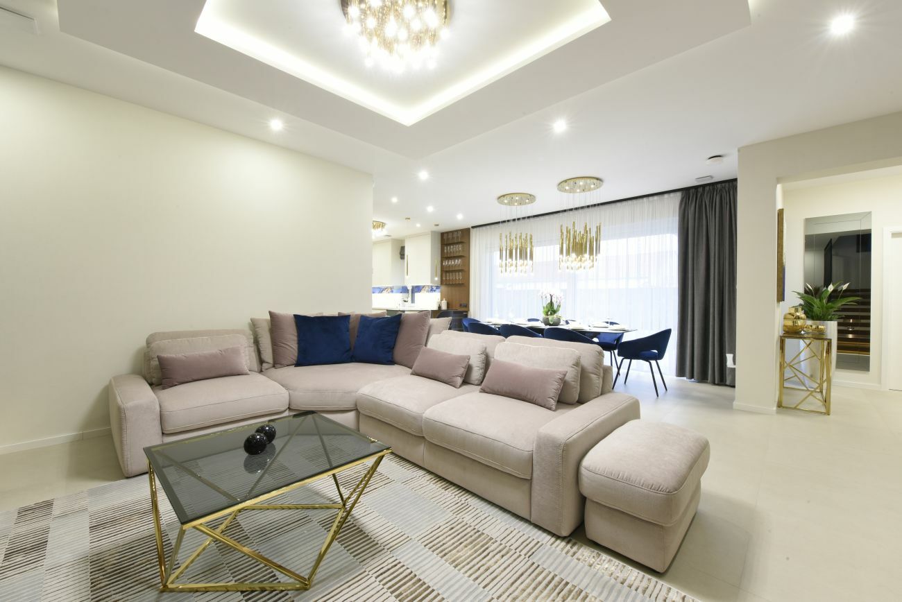 Halványrózsaszín kanapé