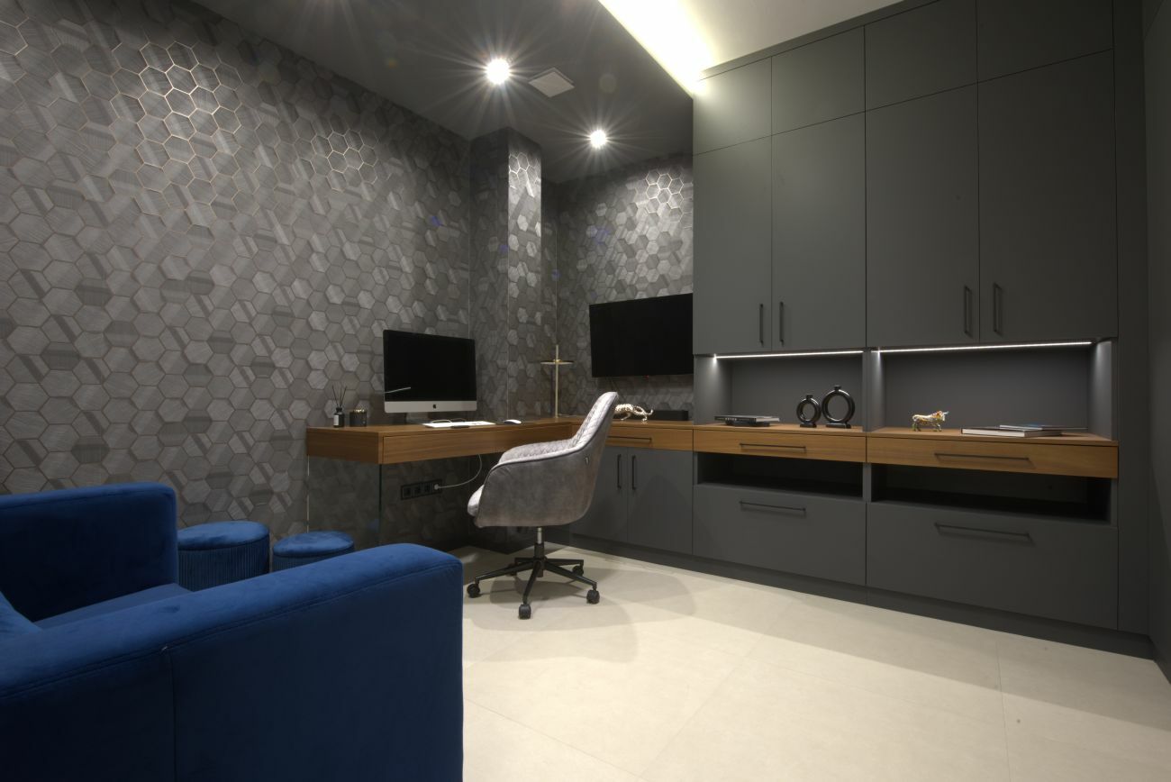 Dolgozószoba szürke belsővel