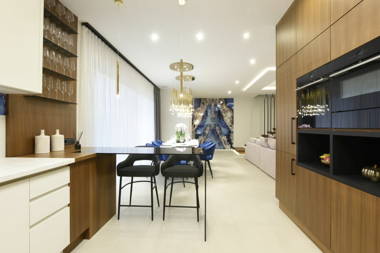 Üveglappal kiegészített munkalap