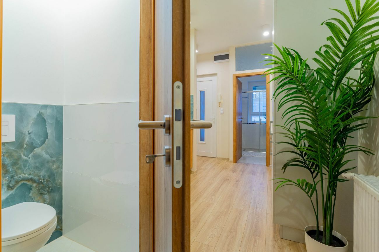 Tejüveg a fürdőszoba ajtaján