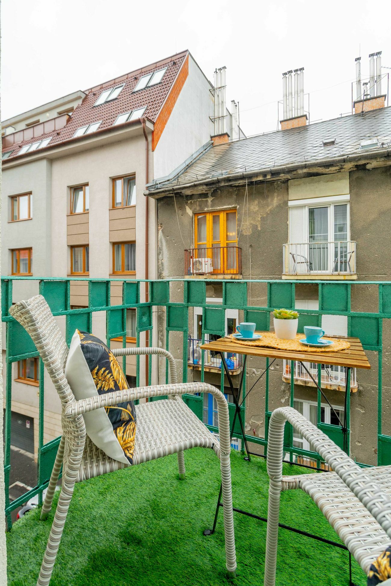 Minierkély műfűvel