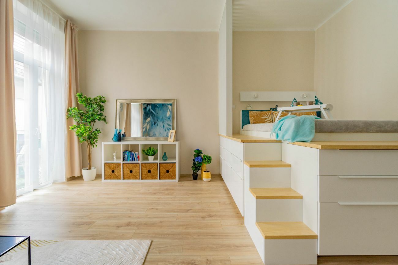 Lépcső a dobogós ágy