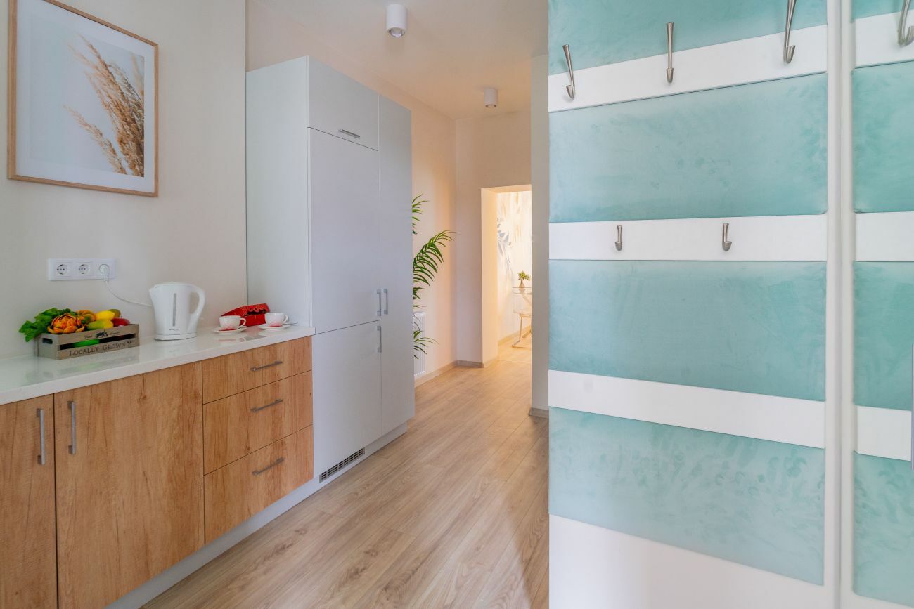 Nagy tárolószekrény a konyhában