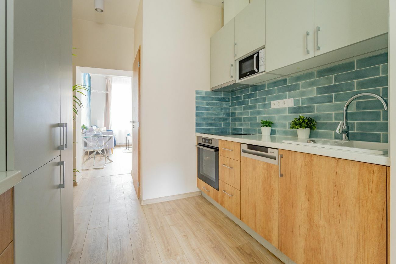 Vízkék falicsempe a konyhában