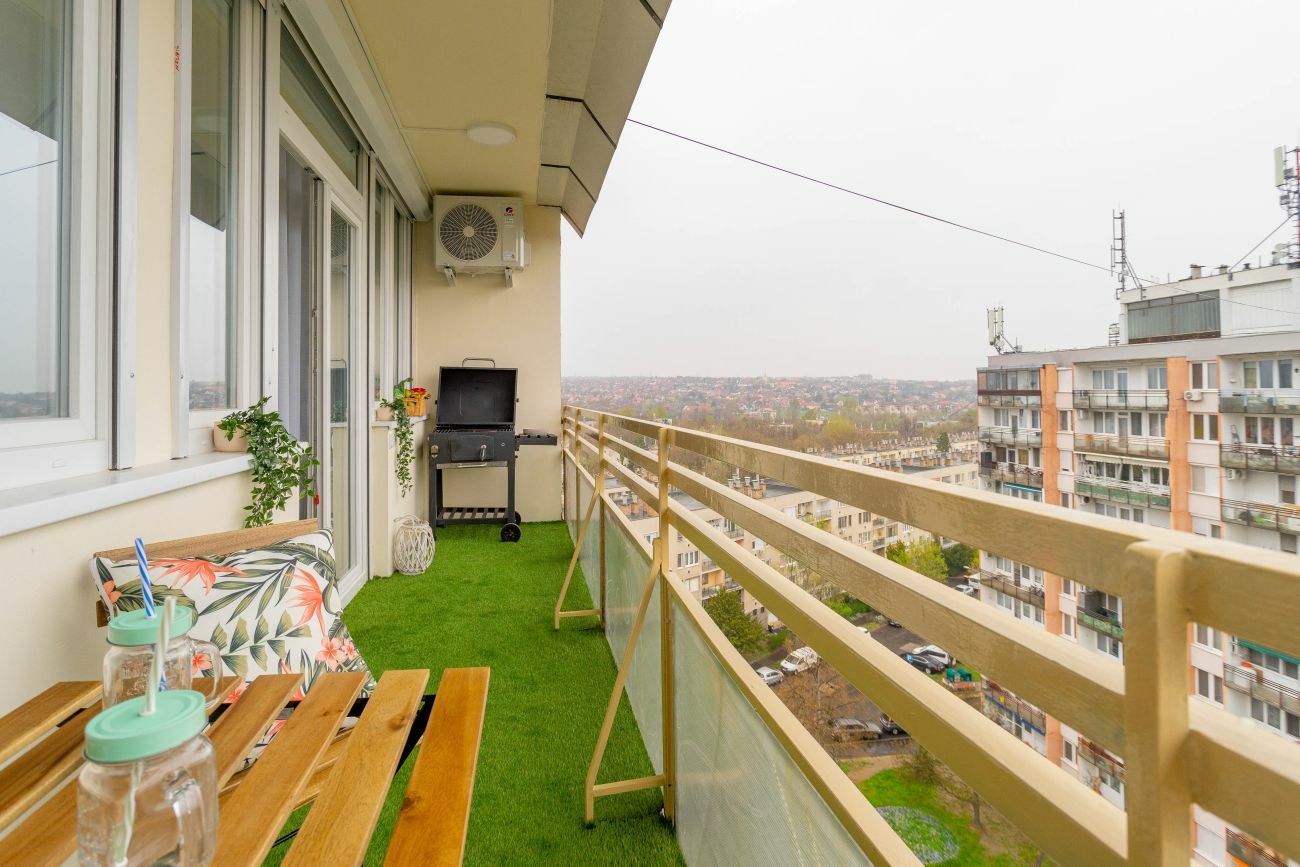 Új, a lakás színeihez jól illő korlát