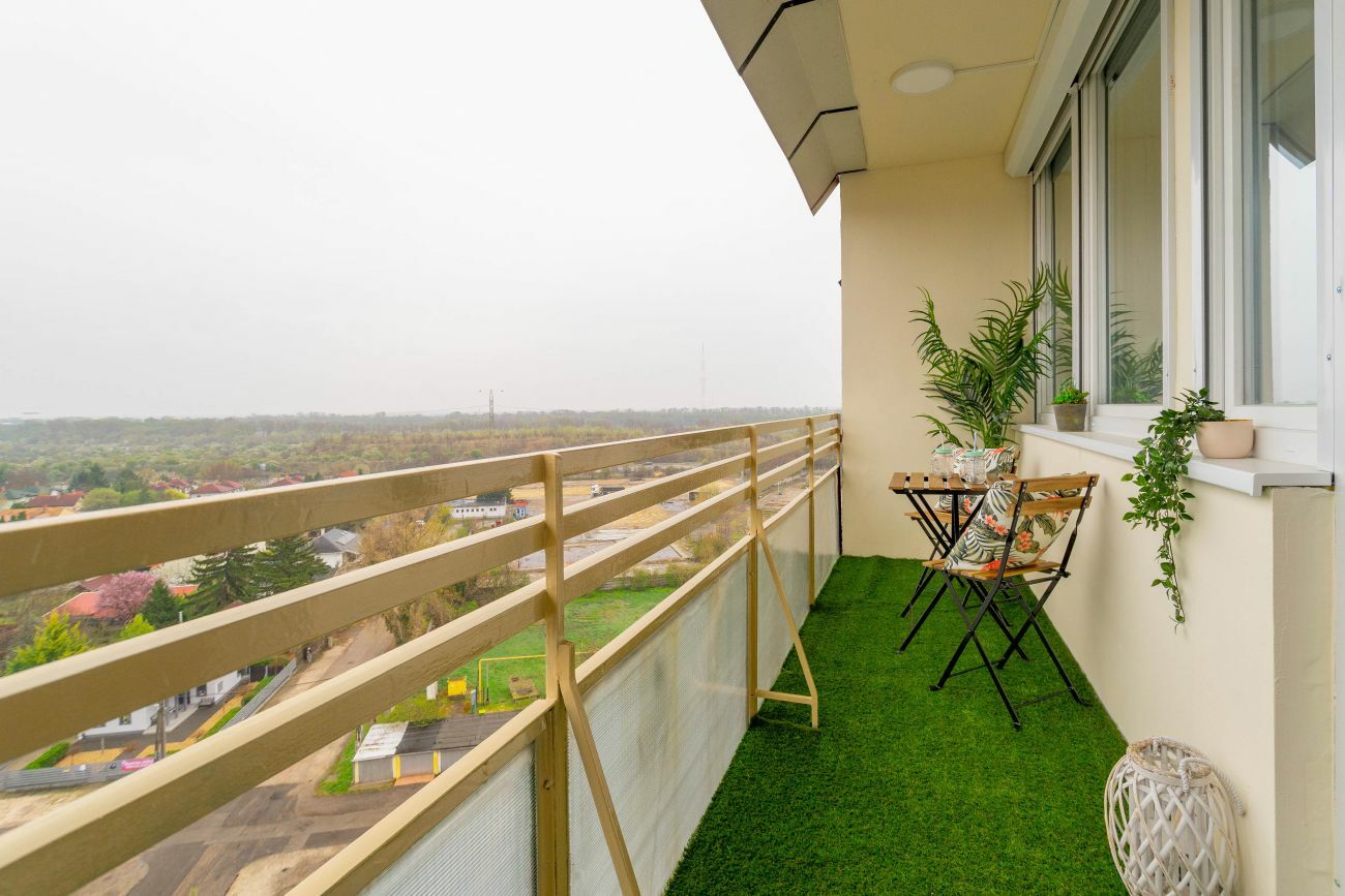 Műfüves erkély szép panorámával