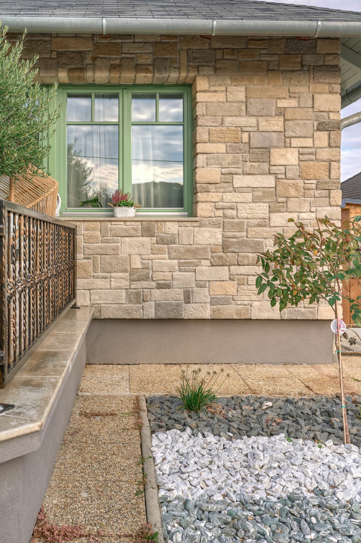 Otti homlokzati burkolat