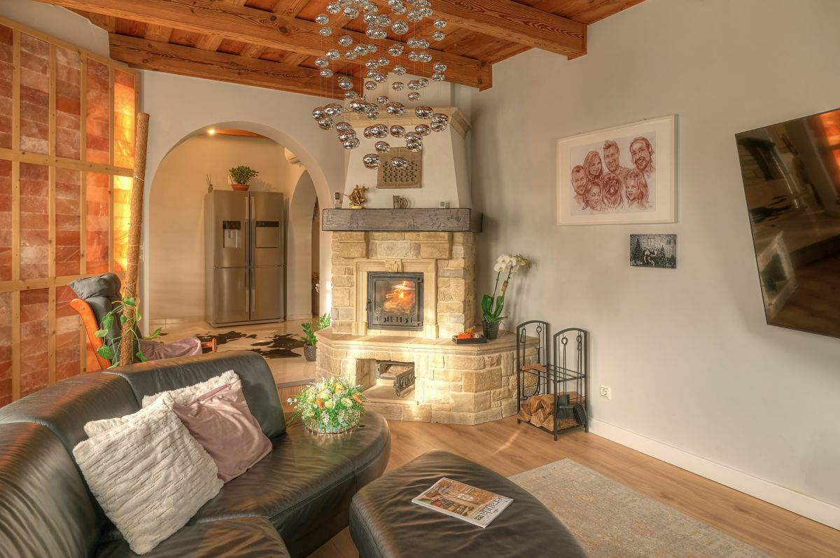 Otti kövekből készült kandalló