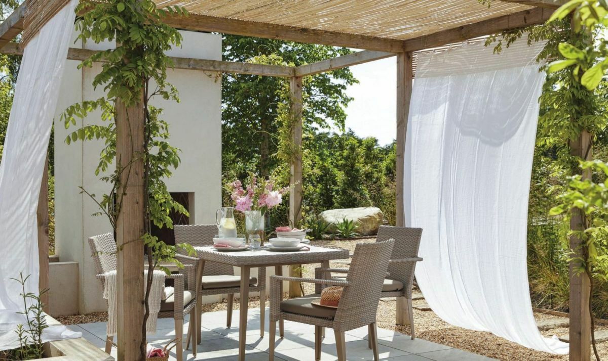 Pergola kiegészítése textilekkel