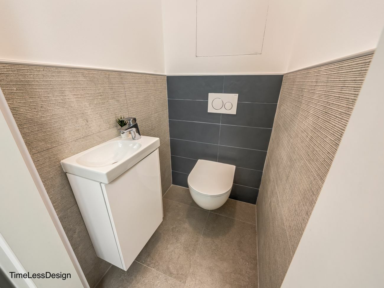 A WC natúr és antracit burkolatai