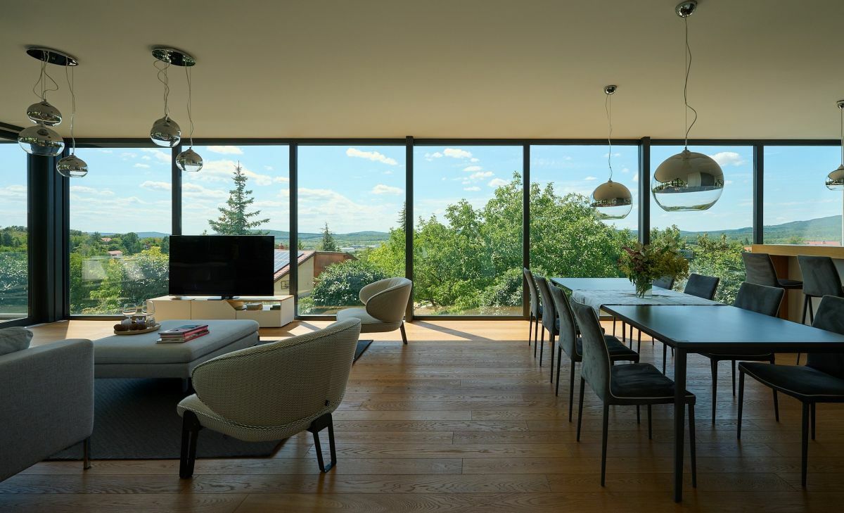 Modern családi villa nagy belmagassággal
