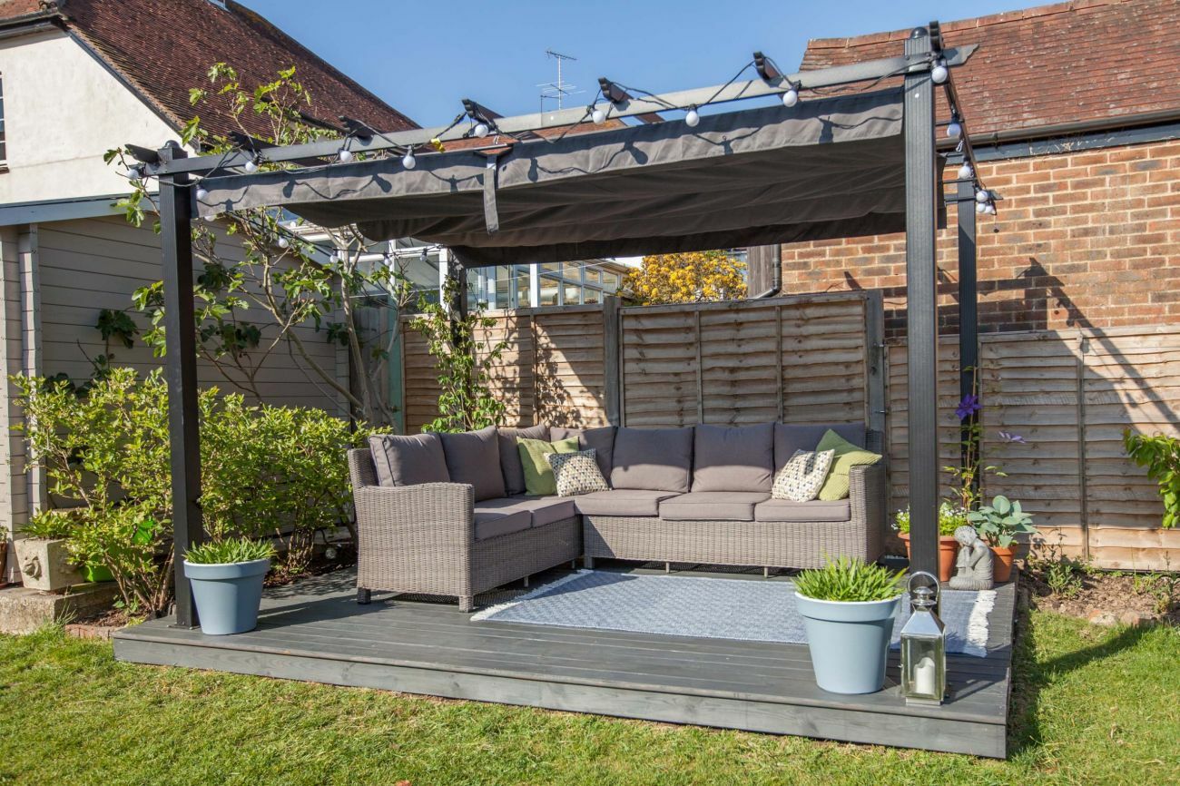 Fedett pergola és kerti ülőgarnitúra