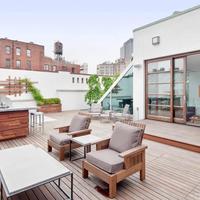 Manhattani loft jellegű penthouse lakás tetőterass