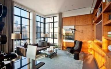 360 fokos kilátás a városra egy tágas New Yorki penthouse lakásból