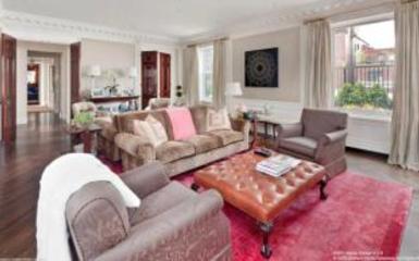 Luxus lakberendezés és klasszikus vonalak egy penthouse lakásban