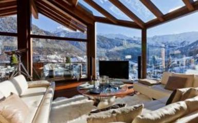 Luxus lakberendezés, fehér bőr és szőrmék - faház a Matterhorn lábánál