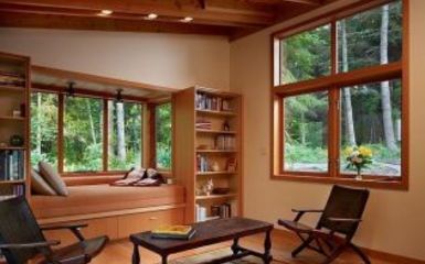 Modern erdei családi ház nyugodt pihenéshez