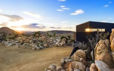 Medencés villa épült a Mojave sivatagban