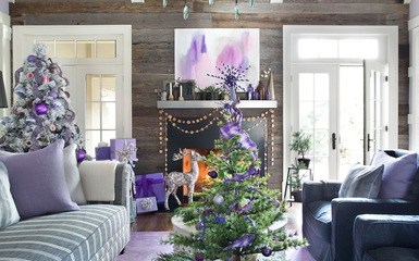 Karácsonyi dekoráció a lila árnyalataiban