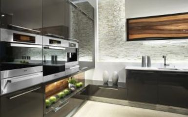 Stílusos és modern konyhabútorok, beton helyett fával kombinálva