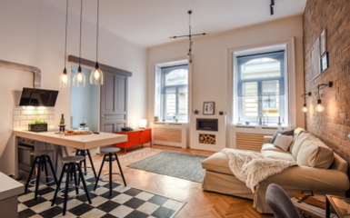 Újjáéledő 65 m2-es budapesti lakás a vigalmi negyed közelében