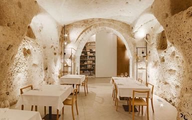 Egy mészkőbarlangban nyitották meg az Oi Marì pizzériát