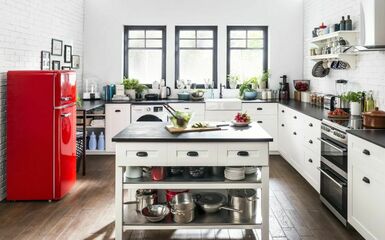 Inspiráló konyhák színes retró hűtőszekrényekkel