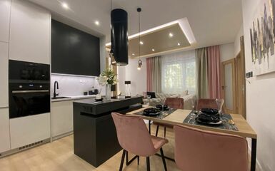 Elegáns lakberendezési megoldások és látványos terek a 68 m2-es rózsadombi lakásban