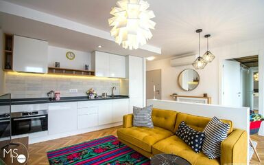 60 m2-es kétszobás lakás galériázott home office részleggel a Miso Architect tervezőitől