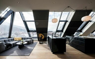 Világjáró házaspár 135 m2-es tetőtéri otthona Ausztriából