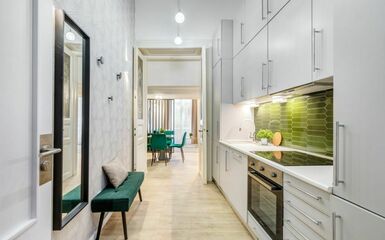 Élénkzöld színek frissítik ezt a 39 m2-es 9. kerületi galériás lakást