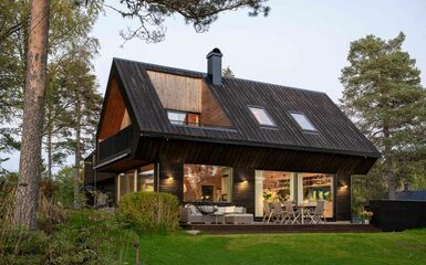 Otthon a fenyvesben - modern skandináv lakberendezés egy kétszintes családi házban