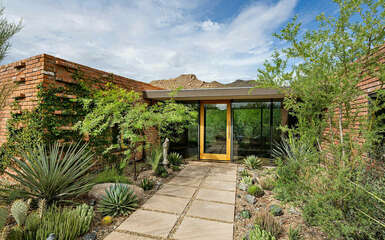 Midcentury hangulatú modern otthon Arizonából amit körülölel a természet