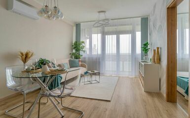 Modern új belsőt kapott ez a 49 m2-es világos társasházi lakás