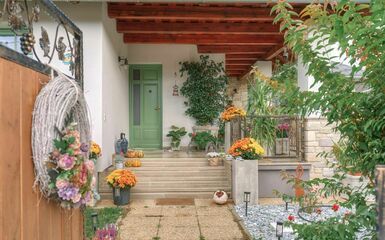 Magyar manufaktúrában készült burkolatokkal díszítették ezt a szép szentgotthárdi családi házat