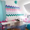 Kamaszlány-szoba imádja türkiz-lila-pink színekben, chevron mintával