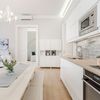 Polgári lakás fehér és natúr bútorokkal - HGhome Halász Gabriella lakberendező