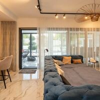 KrisBa Doors - Nyílászárók, árnyékolástechnika, garázskapuk